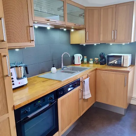 Apartamento Family-friendly Duplex - Near Center - Free Parking - Wifi *